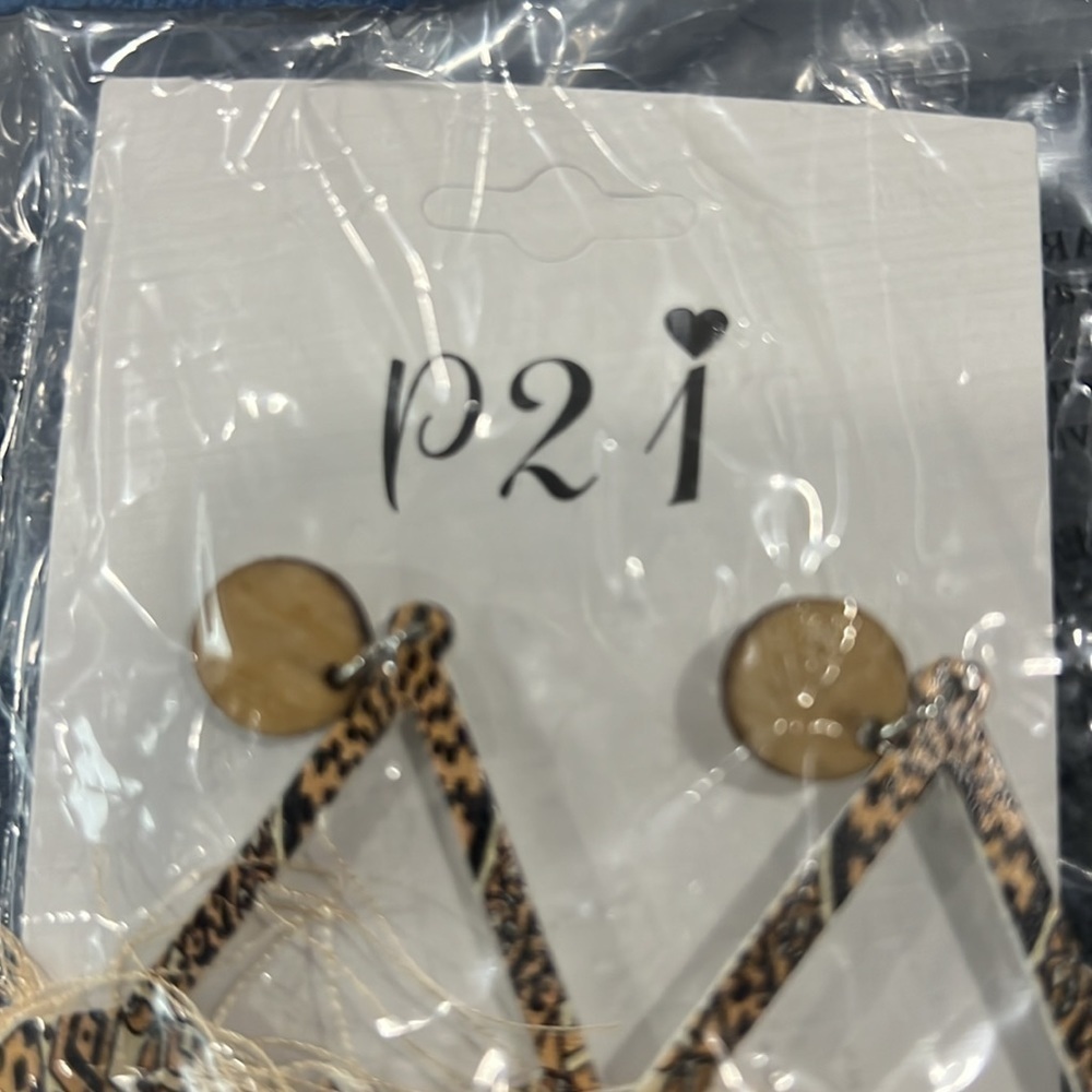 P21 Women’s Tassel Flared Wooden Earings Natural Boho Earthcore - Picture 3 of 4